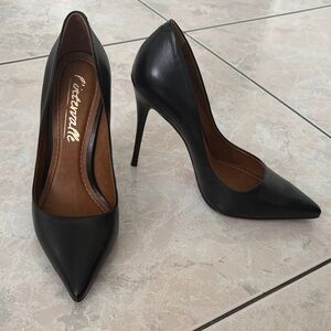L’Intervalle Black Leather Pumps